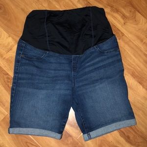Bermuda maternity shorts